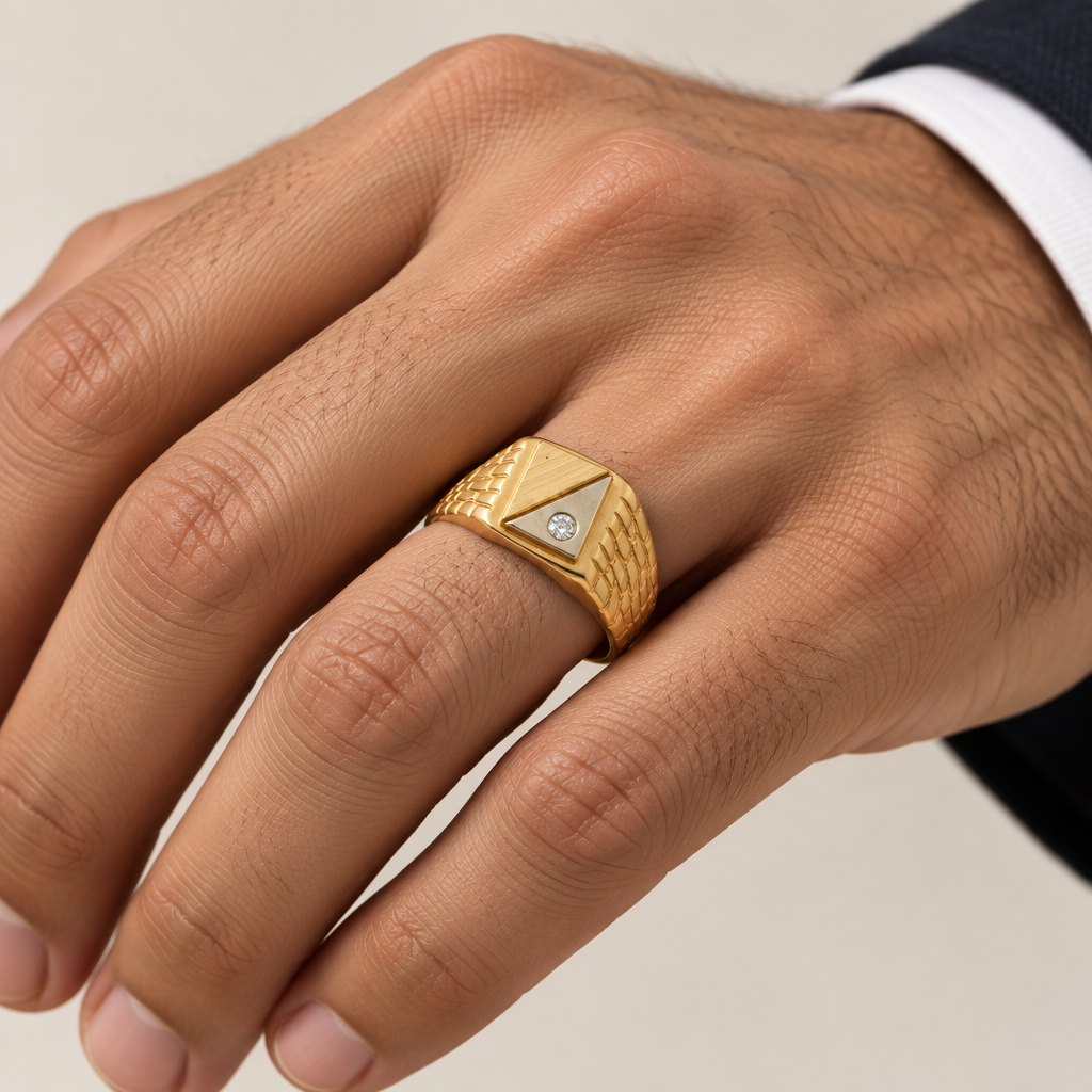 Anello uomo indossato a sigillo rettangolare con zircone oro giallo e bianco 18kt