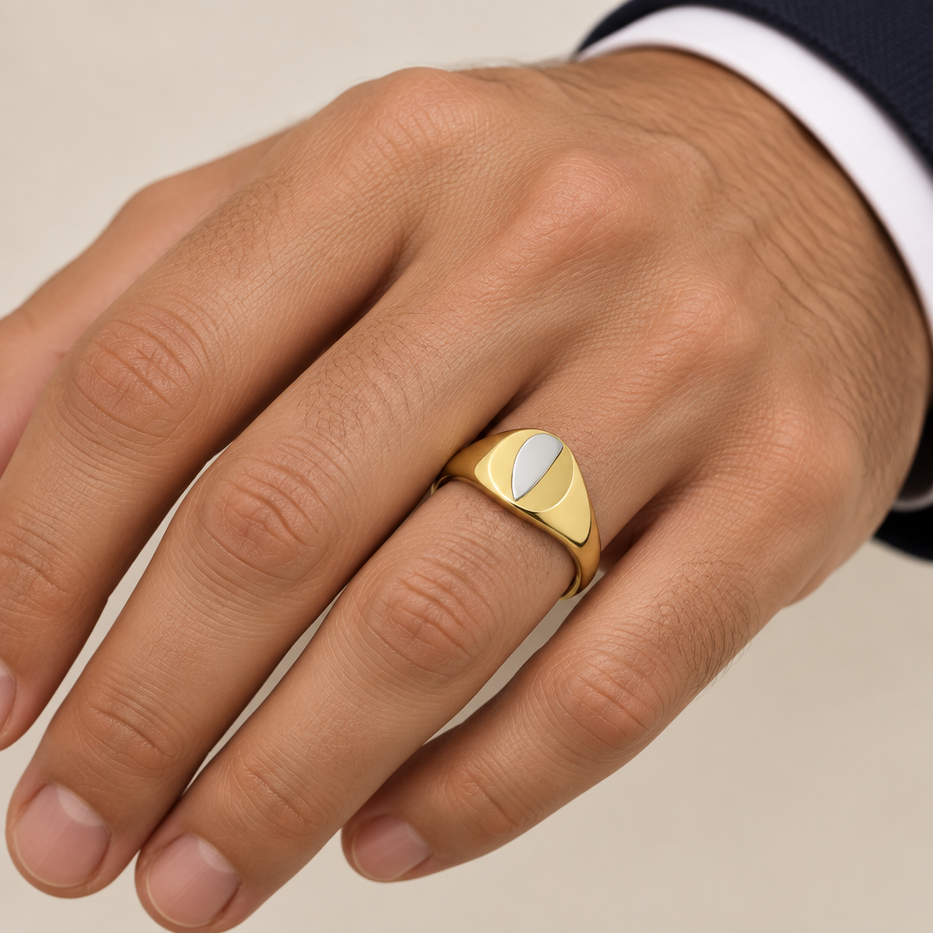 Anello uomo indossato a sigillo ovale oro giallo e bianco 18kt