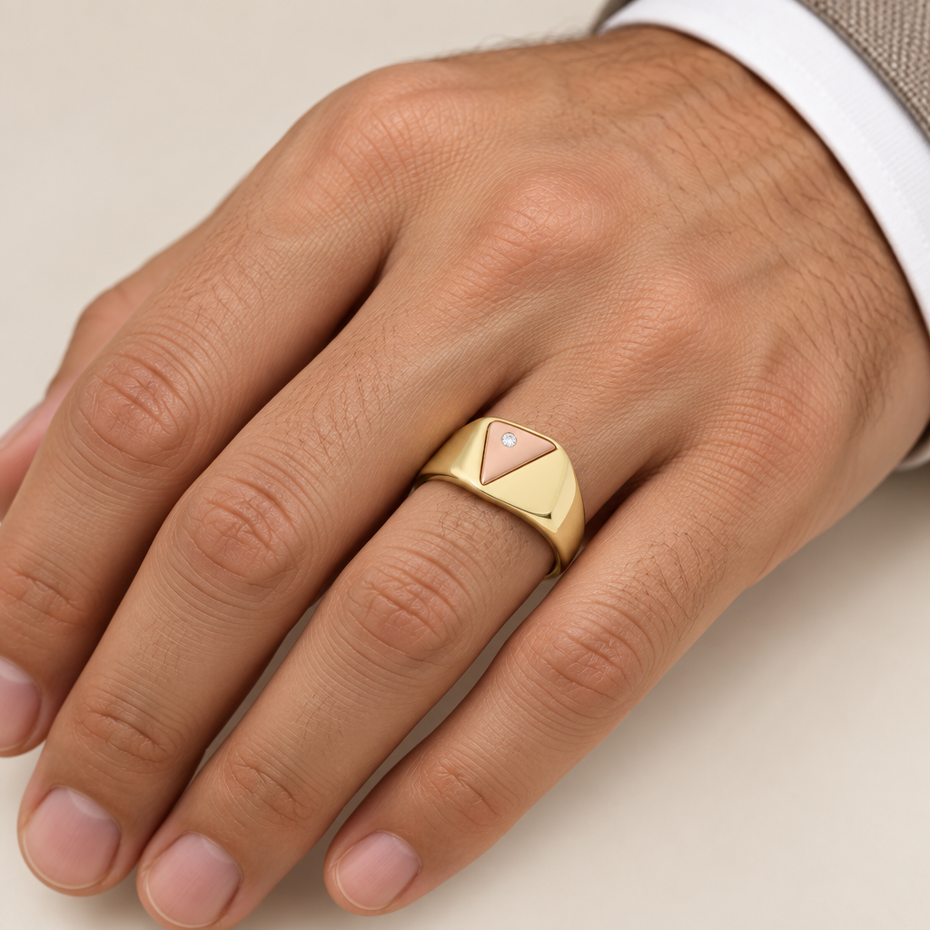 Anello uomo indossato a sigillo quadrato con zircone oro giallo e rosa 18kt