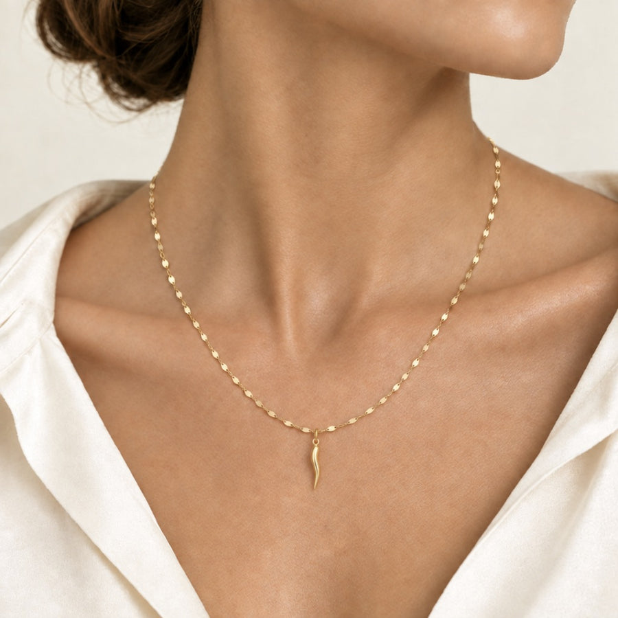 Italian Horn Pendant with Leaf Chain, 18k Gold 0.3 x 1.6 cm