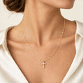 Croce microfusa con zirconi con catena fogliolina 45cm mis. 2, oro 18kt 1,3x2cm