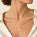 Croce scatolata con catena fogliolina 45cm mis. 2, oro 18kt 1,2x2,1cm
