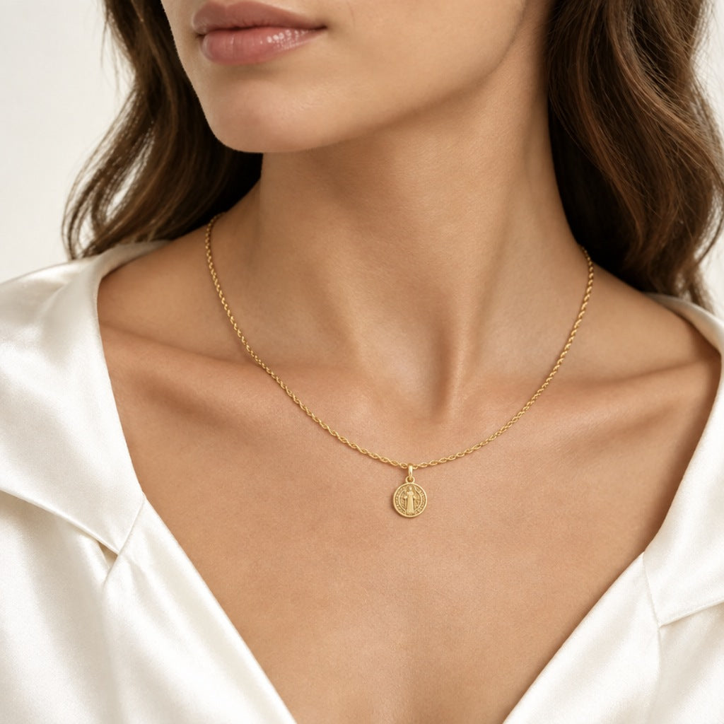 Ciondolo San Benedetto mis. 1 con catena fune 1,6mm 40cm, oro 18kt Ø 0,9cm