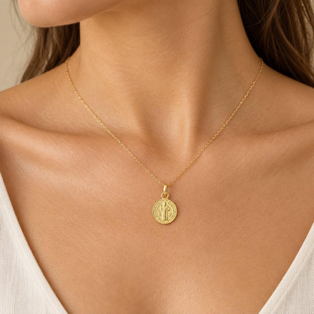 Medaglia San Benedetto mis. 1 oro giallo 18kt indossata