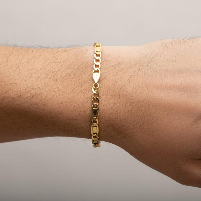 Bracciale figaro e lingotto vuoto oro giallo 18kt 4,5mm 22cm indossato