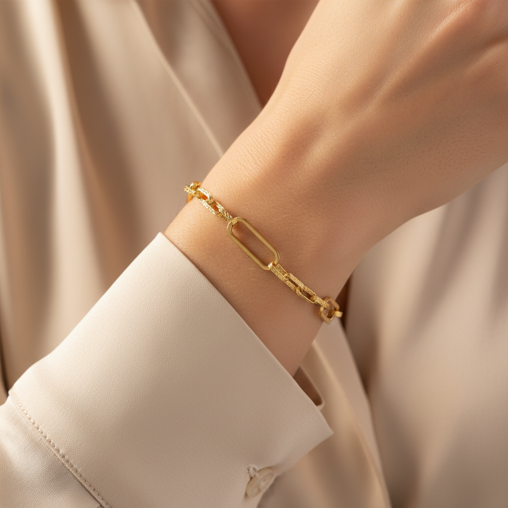 Bracciale forzatina alternata indossato
