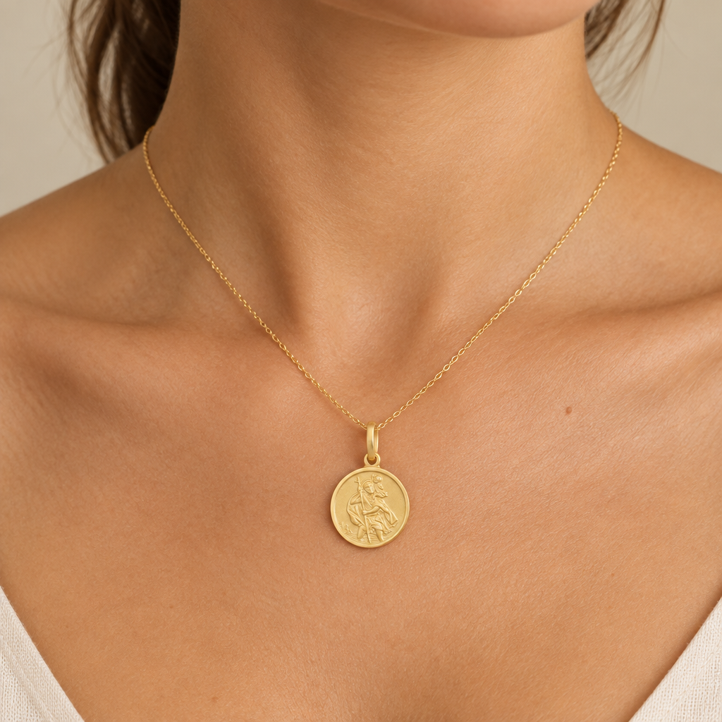 Medaglia San Cristoforo mis. 1 oro giallo 18kt indossata