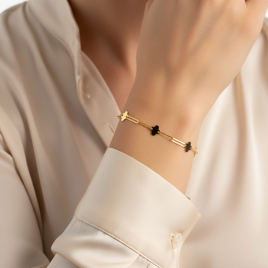 Bracciale forzatina quadrifogli oro 18kt giallo indossato