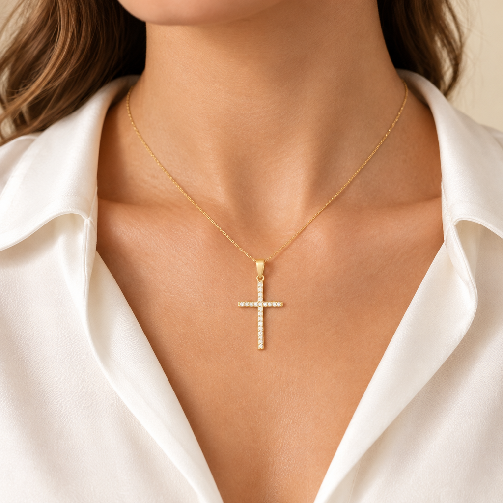 Croce microfusa con zirconi oro giallo 18kt 1,3x2cm indossato