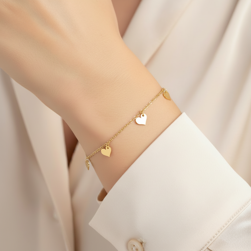 Bracciale 5 cuori pendenti oro 18kt giallo indossato