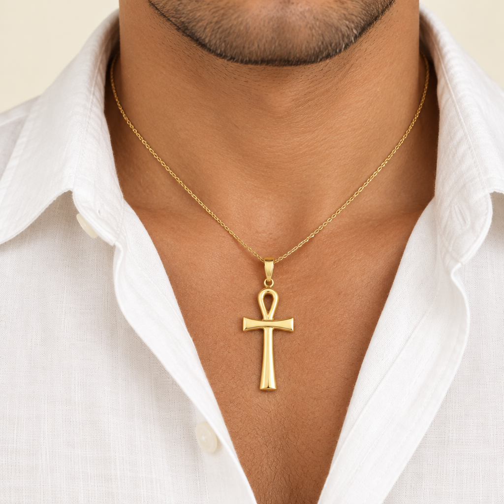 Croce ansata scatolata oro giallo 18kt 1,7x2,5cm indossato