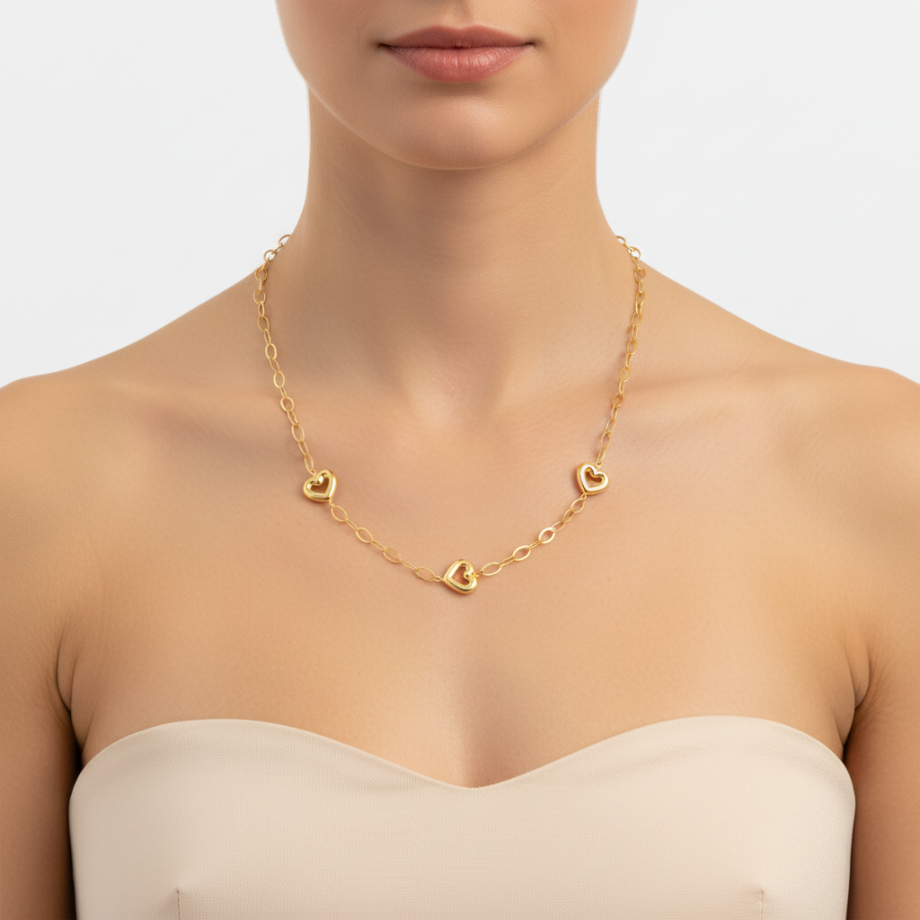 Girocollo cuori scatolati alternati oro giallo 18kt indossato donna Leggerezza