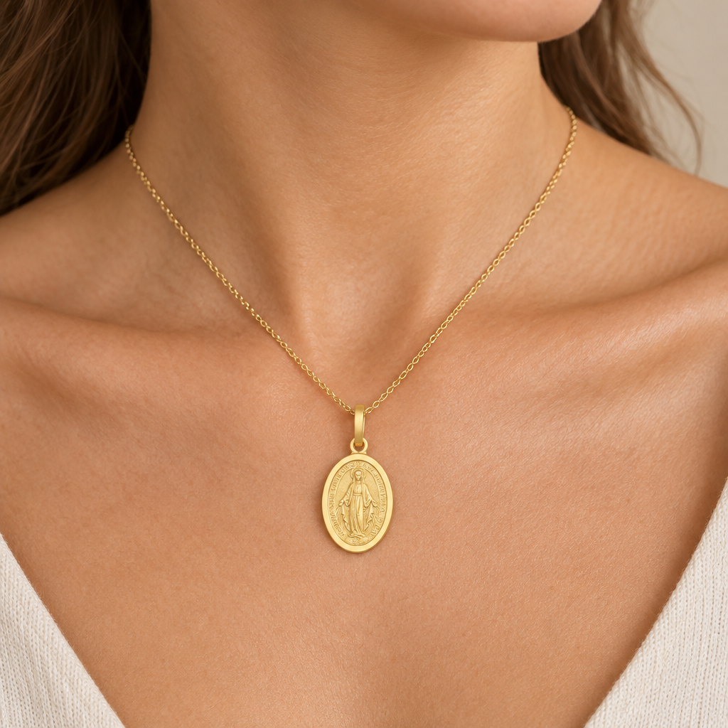 Medaglia Madonna Miracolosa mis. 4 oro giallo 18kt indossata