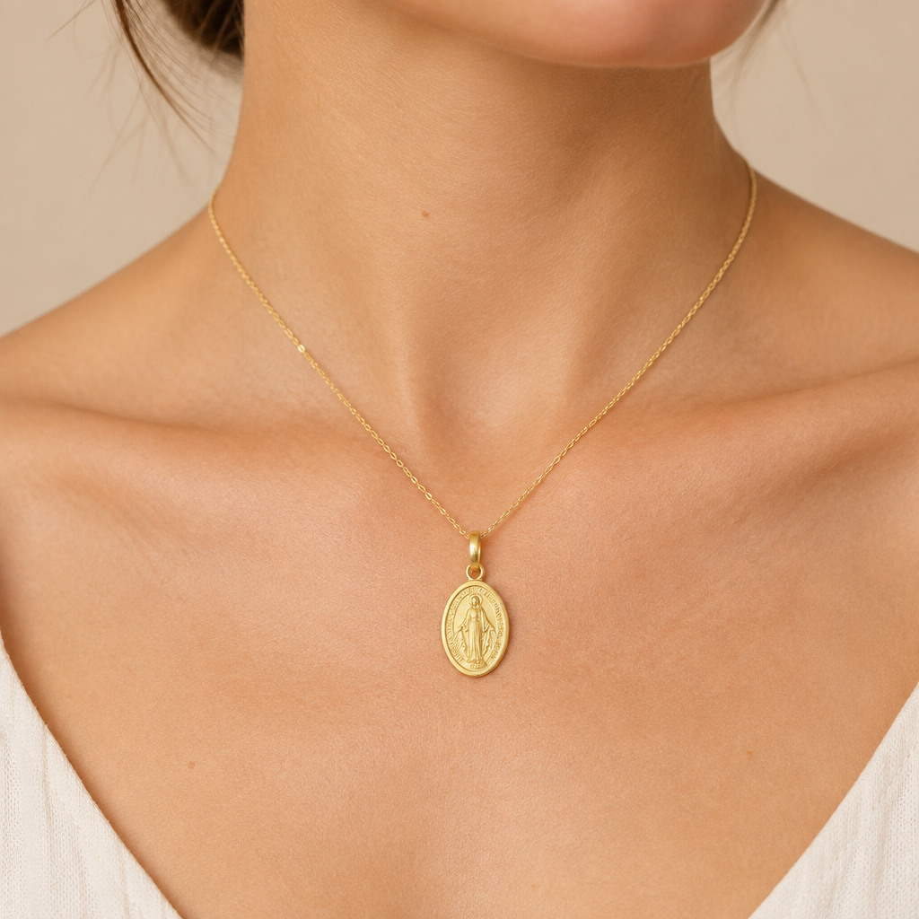 Medaglia Madonna Miracolosa mis. 3 oro giallo 18kt indossata
